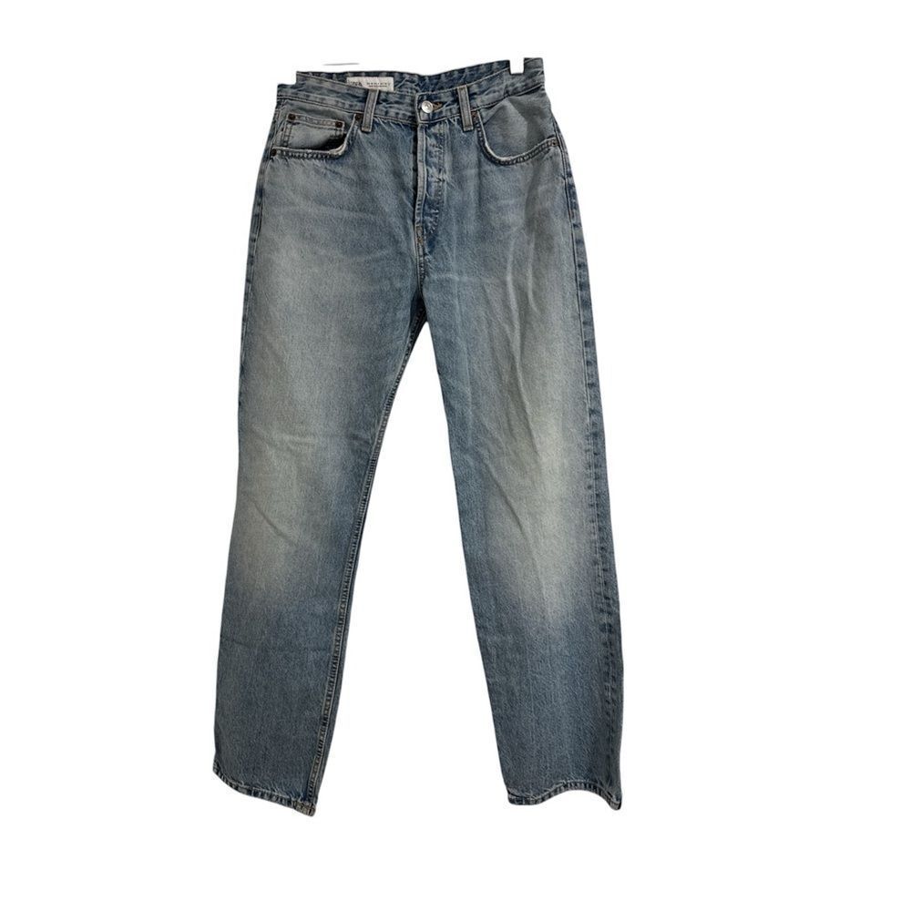 Zara women Straight Jeans in Faded Blue EUC